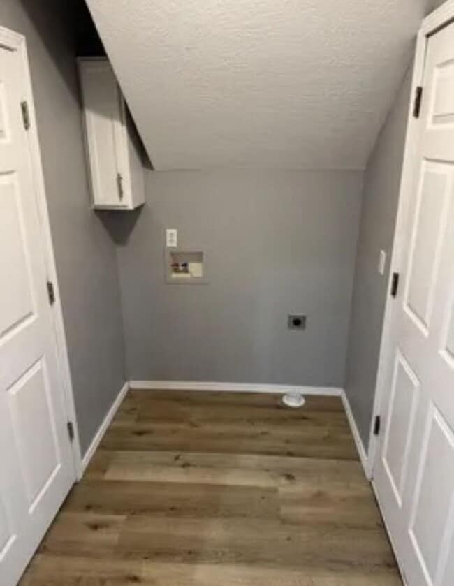 Building Photo - 5 bed/3 bath house