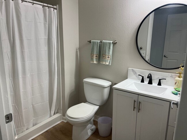 Building Photo - Beautifully Updated 3-Bedroom in Bridgepointe