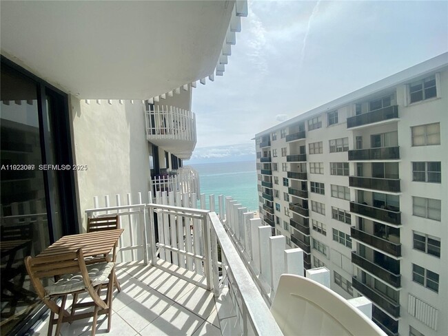 Building Photo - 6061 Collins Ave