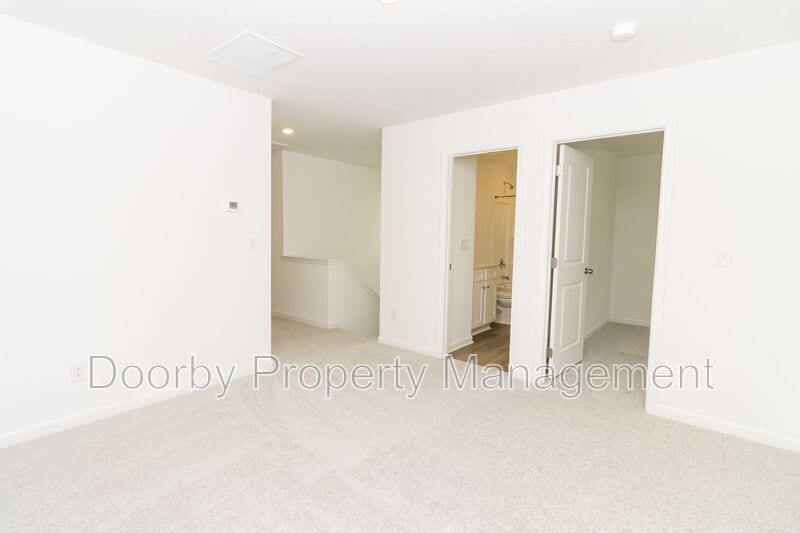 Building Photo - 105 Saddlebred Wy