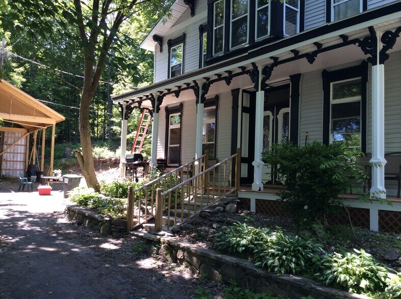Building Photo - 20 Springbrook Rd