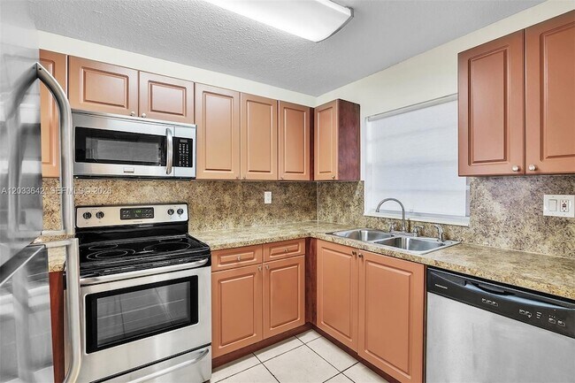 Building Photo - 9410 Tangerine Pl