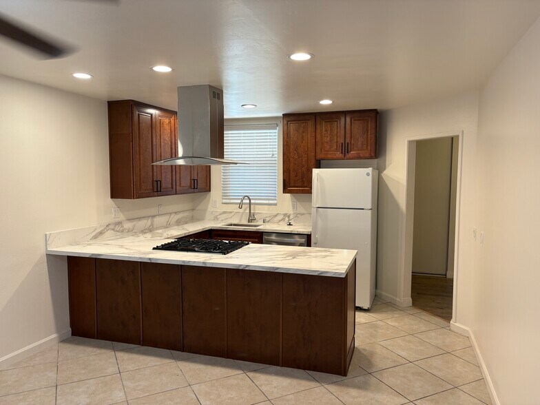Building Photo - 4076 Mira Costa St