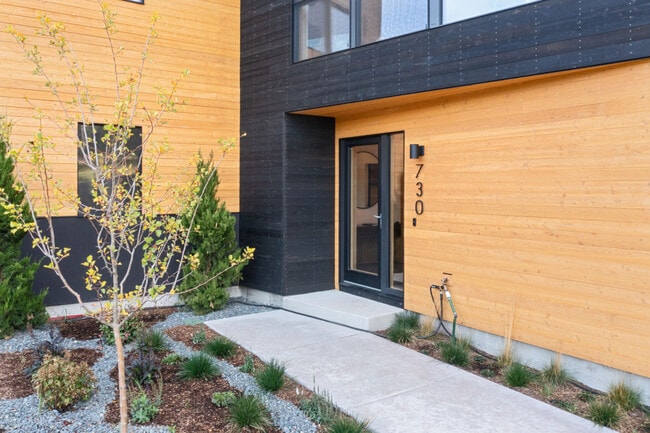 Building Photo - 730 Solitude Ln