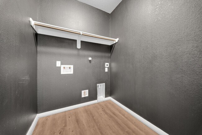 Building Photo - 411 Walnut Branch Dr
