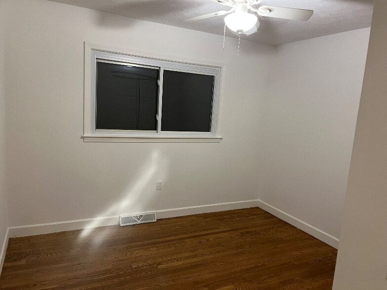 Building Photo - 512 Andrew Pickens Dr