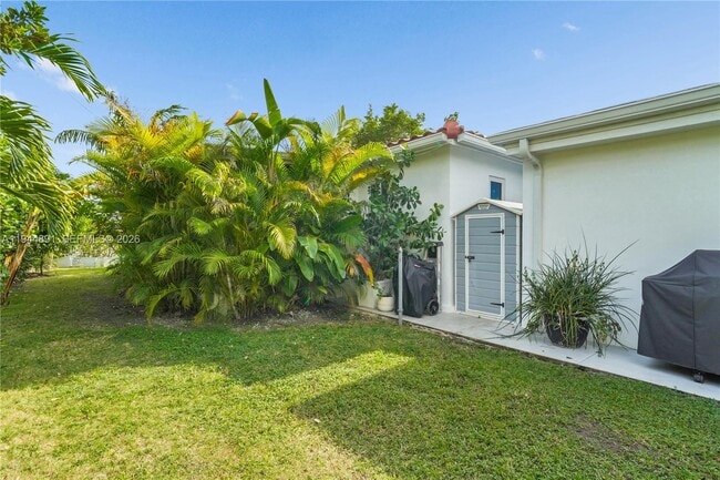 Building Photo - 1450 SW 20th Ave