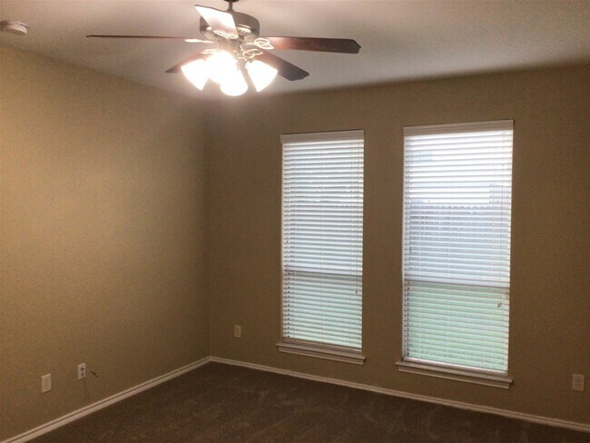 Building Photo - 2718 Lakecrest Way Dr