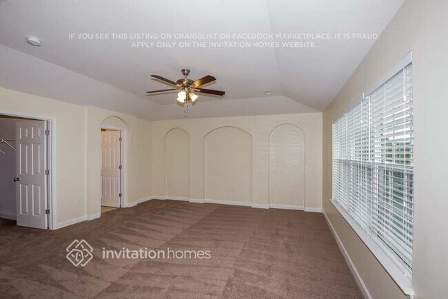 Building Photo - 1420 Bottle Brush Ln
