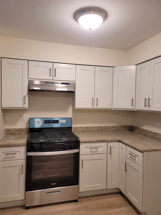 Building Photo - 27 Lear Ct