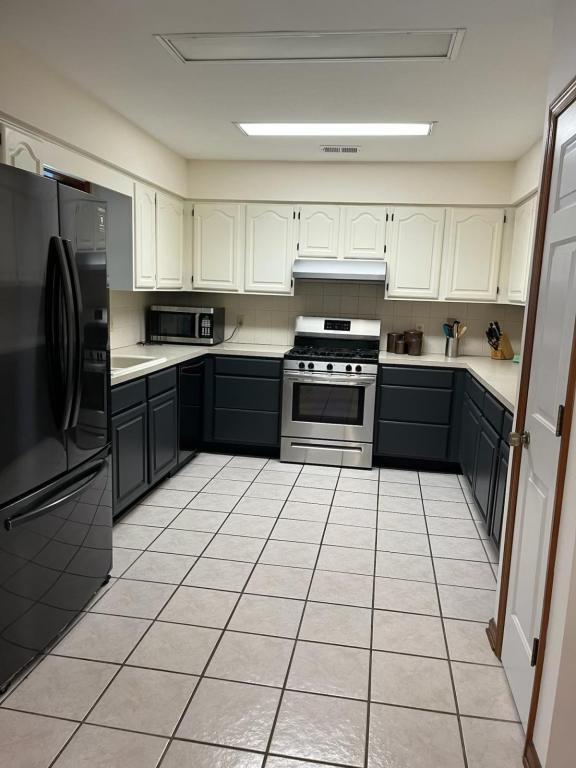 Building Photo - 3 Bayberry Cir