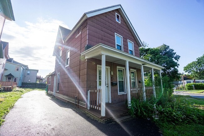 Building Photo - 715 S Beech St