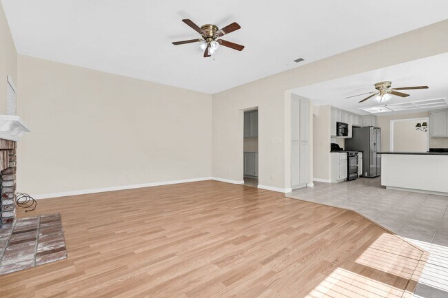 Building Photo - 880 Woodsong Ln