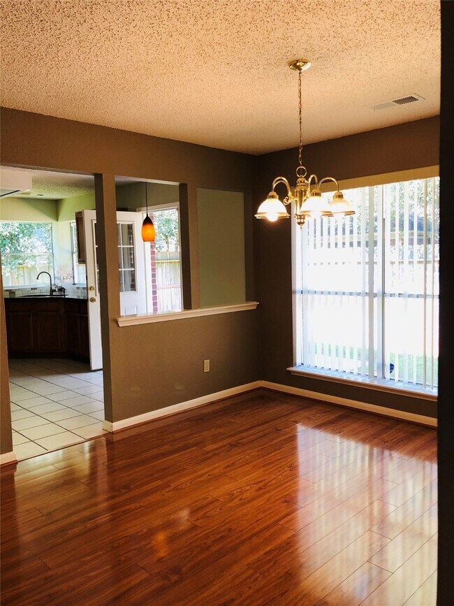 Building Photo - 18006 Golden Ridge Dr