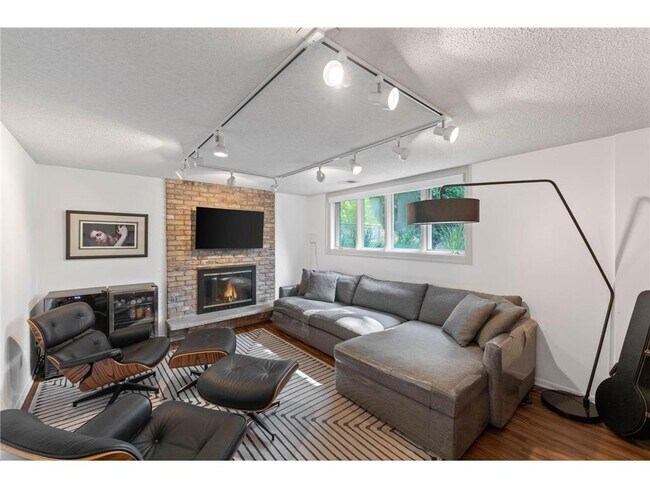 Building Photo - 4004 Upton Ave S