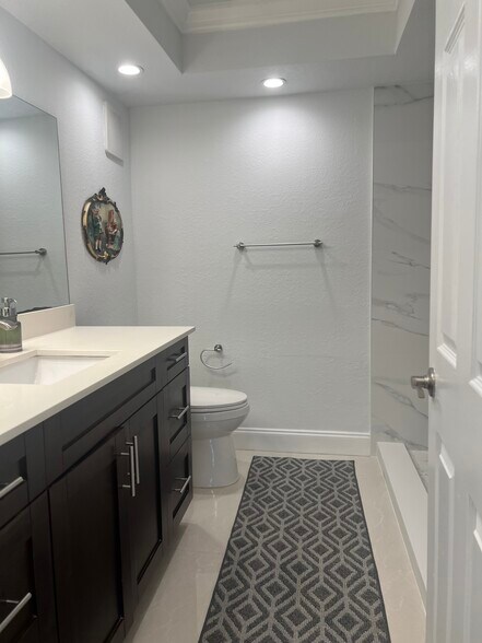 Building Photo - 303 Racquet Club Rd