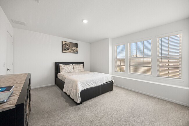 Building Photo - 8207 Star Ter Dr