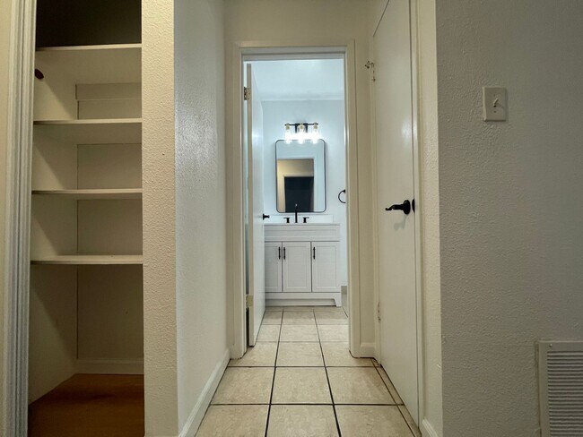 Building Photo - 2858 Gavilan Dr