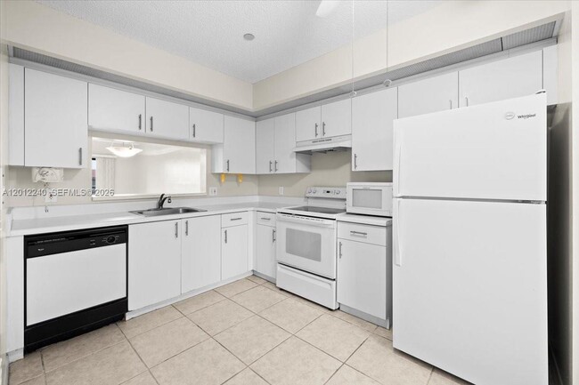 Building Photo - 12551 SW 16th Ct