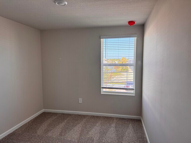 Building Photo - 496 Salisbury Cir
