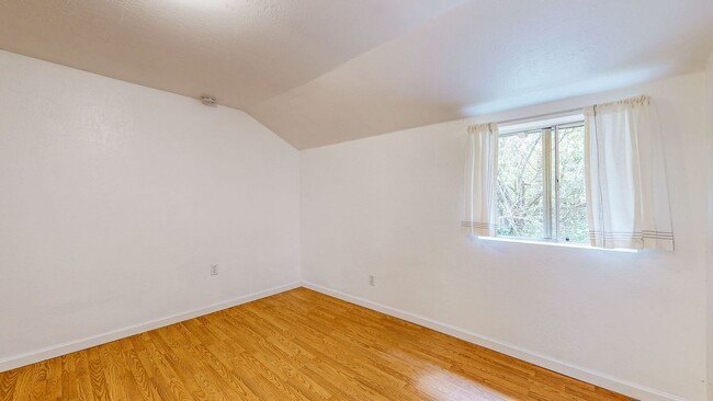 Building Photo - Adorable West County One Bedroom Cottage