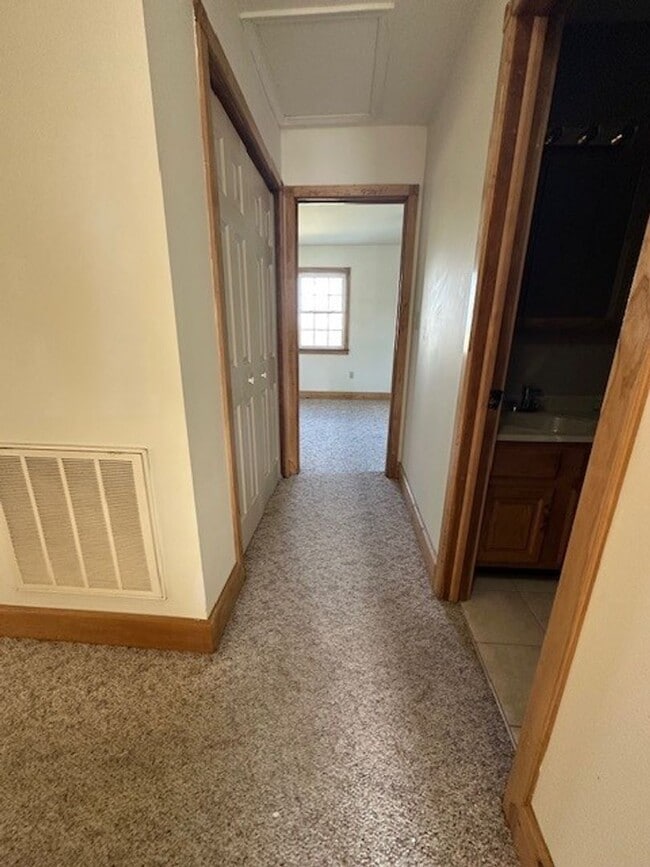 Building Photo - Leola 2 Bedroom 2nd floor