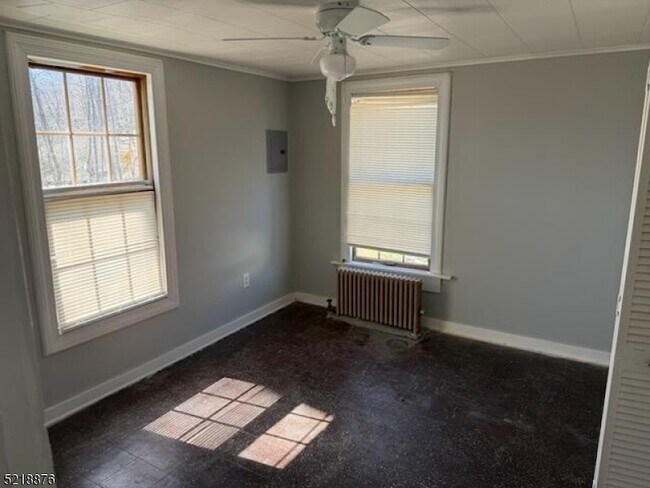 Building Photo - 270 Espanong Rd