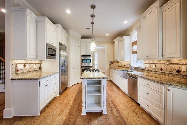 Building Photo - 4324 Ione St