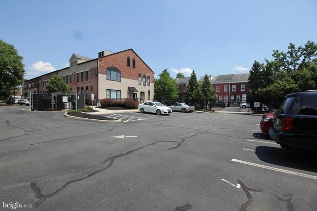 Building Photo - 20 Swan St