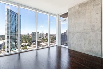 Building Photo - Luxurious Downtown 1x1