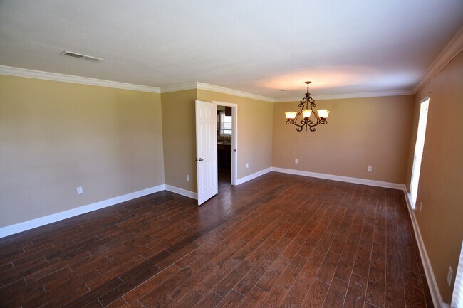 Building Photo - Newly Renovated 3 Bedroom Home in Sherwood...