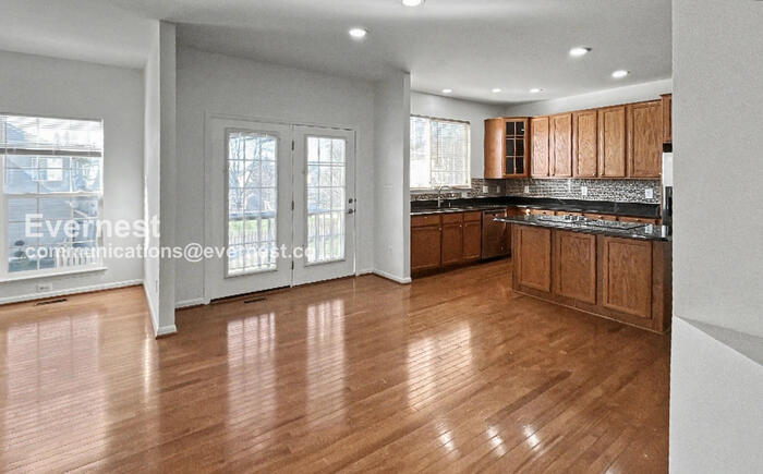 Building Photo - 800 Fairwood Dr