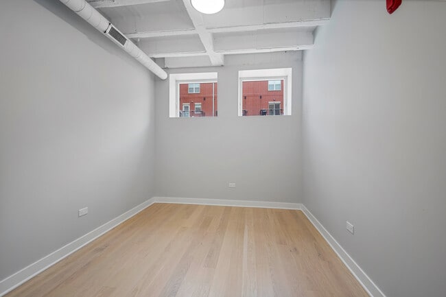 Building Photo - 4637 N Ashland Ave