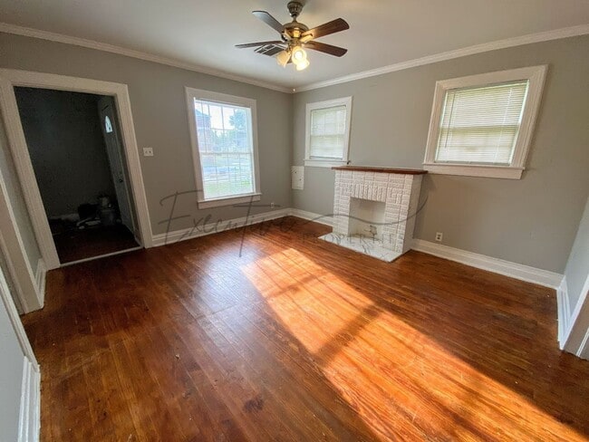 Building Photo - 2-Bedroom House with Bonus Space Near Downtown Lake Charles