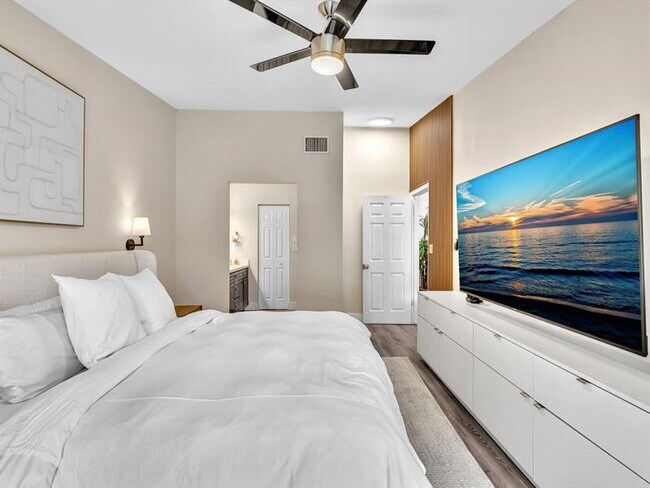 Building Photo - 9831 SW 58th Ct