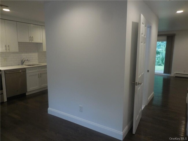 Building Photo - 28 Marshall Dr