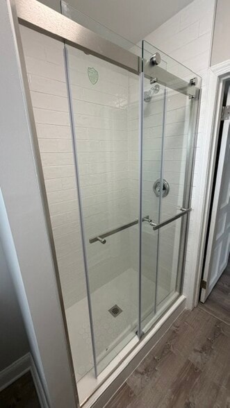 Shower - 1421 Lincoln Ave