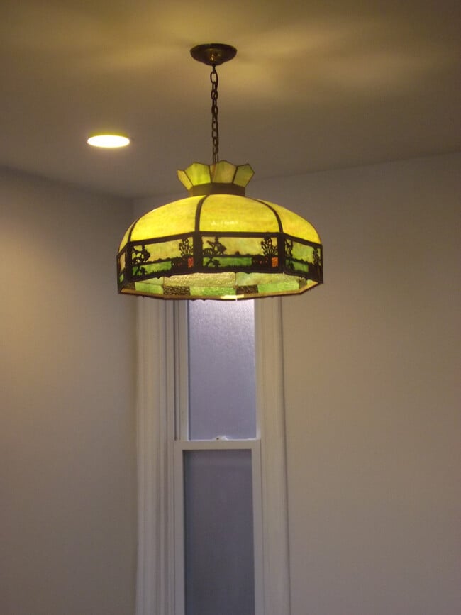 Tiffony ceiling lamp - 1419 E Capitol St SE