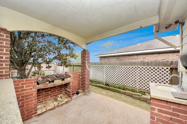 Building Photo - 18315 Brenwood Menor Dr