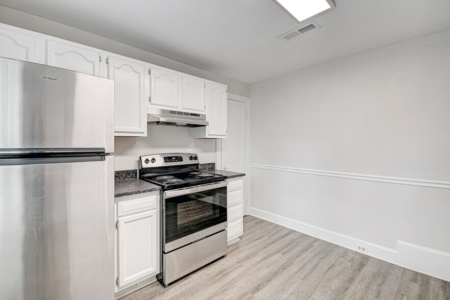 Building Photo - 1612 W 1st St