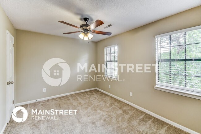 Building Photo - 904 Pine Forest Cir