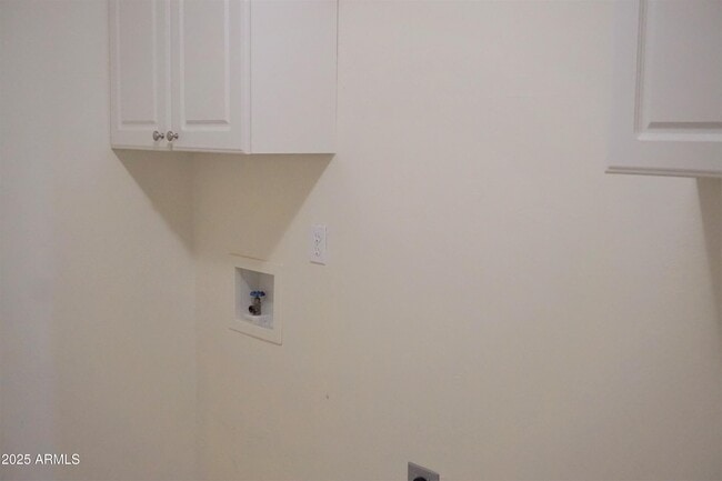 Building Photo - 1517 Skyline Ave