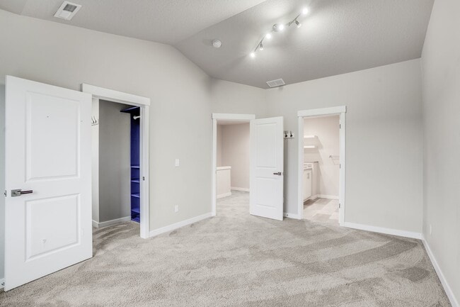 Building Photo - Beautiful 3 Bed, 2.5 Bath Rental Home in H...