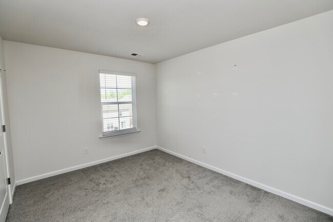 Building Photo - 352 Sandbach Rd