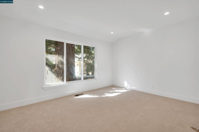Building Photo - 226 Alderbrook Pl