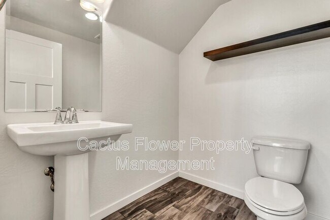 Building Photo - 2734 S Santa Rita