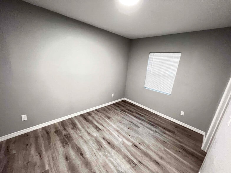 Building Photo - 111 W Hanlon St