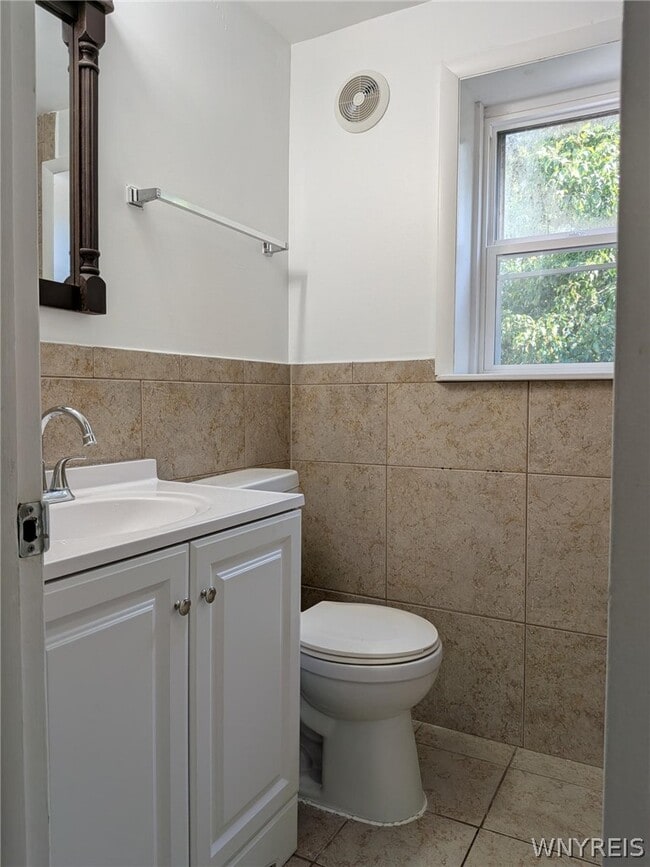 Building Photo - 253 Glenhaven Dr