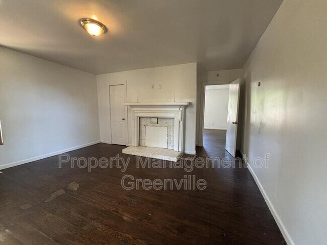 Building Photo - 135 D St.