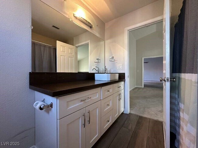 Building Photo - 2823 High View Dr